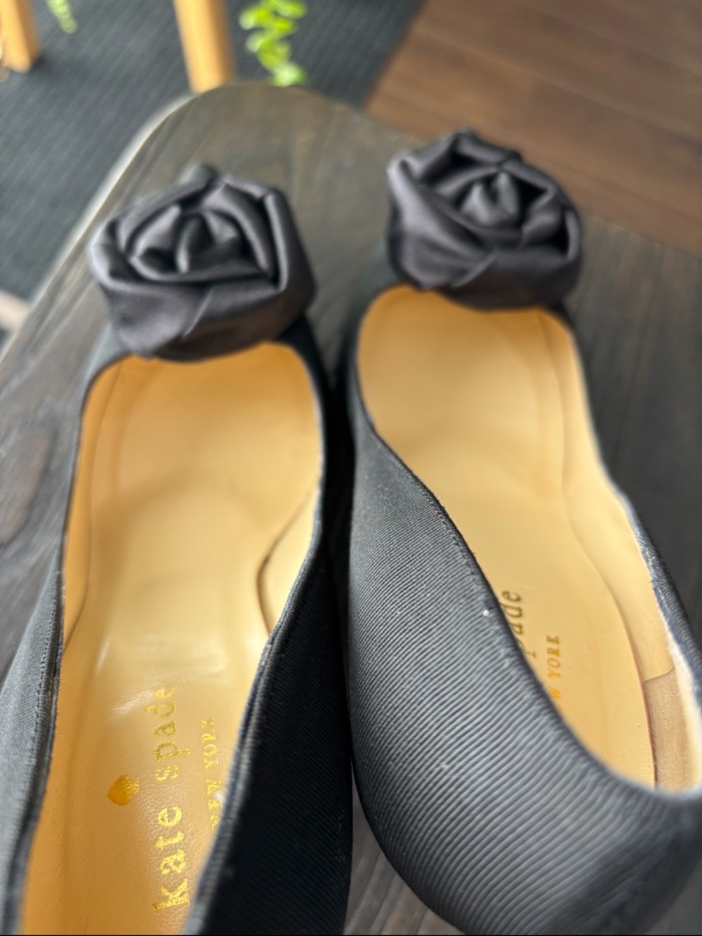 Kate Spade Black Pointed-Toe Pumps with Rosette Accent size 6 1/2 - Picture 7 of 10